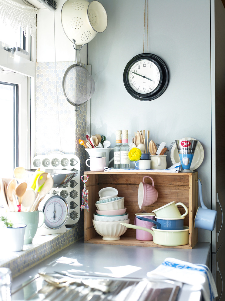 Kitchen - eclectic kitchen idea in London
