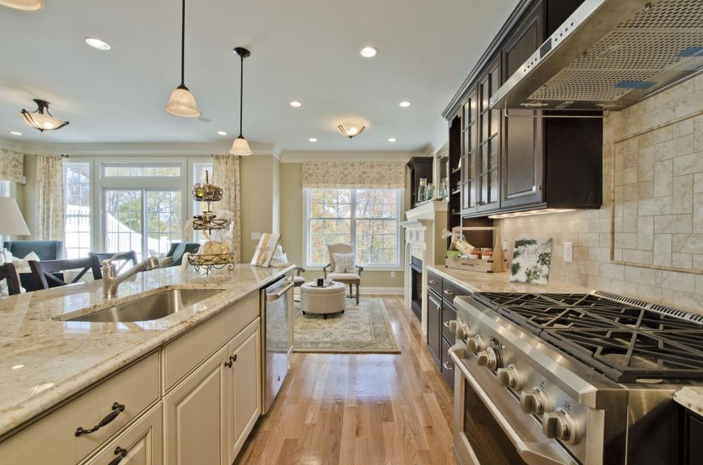 Inspiration for a classic kitchen in Bridgeport.