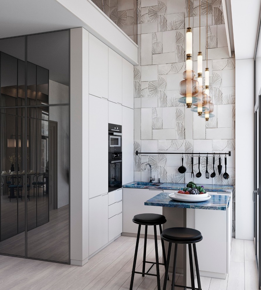 Esempio di una cucina minimal con ante lisce, ante bianche, elettrodomestici neri, pavimento bianco e top blu
