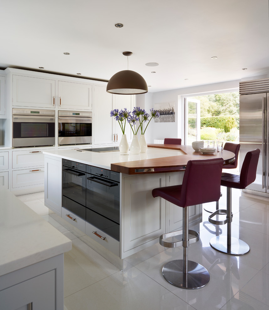 Kitchen - mid-sized transitional kitchen idea in Hertfordshire
