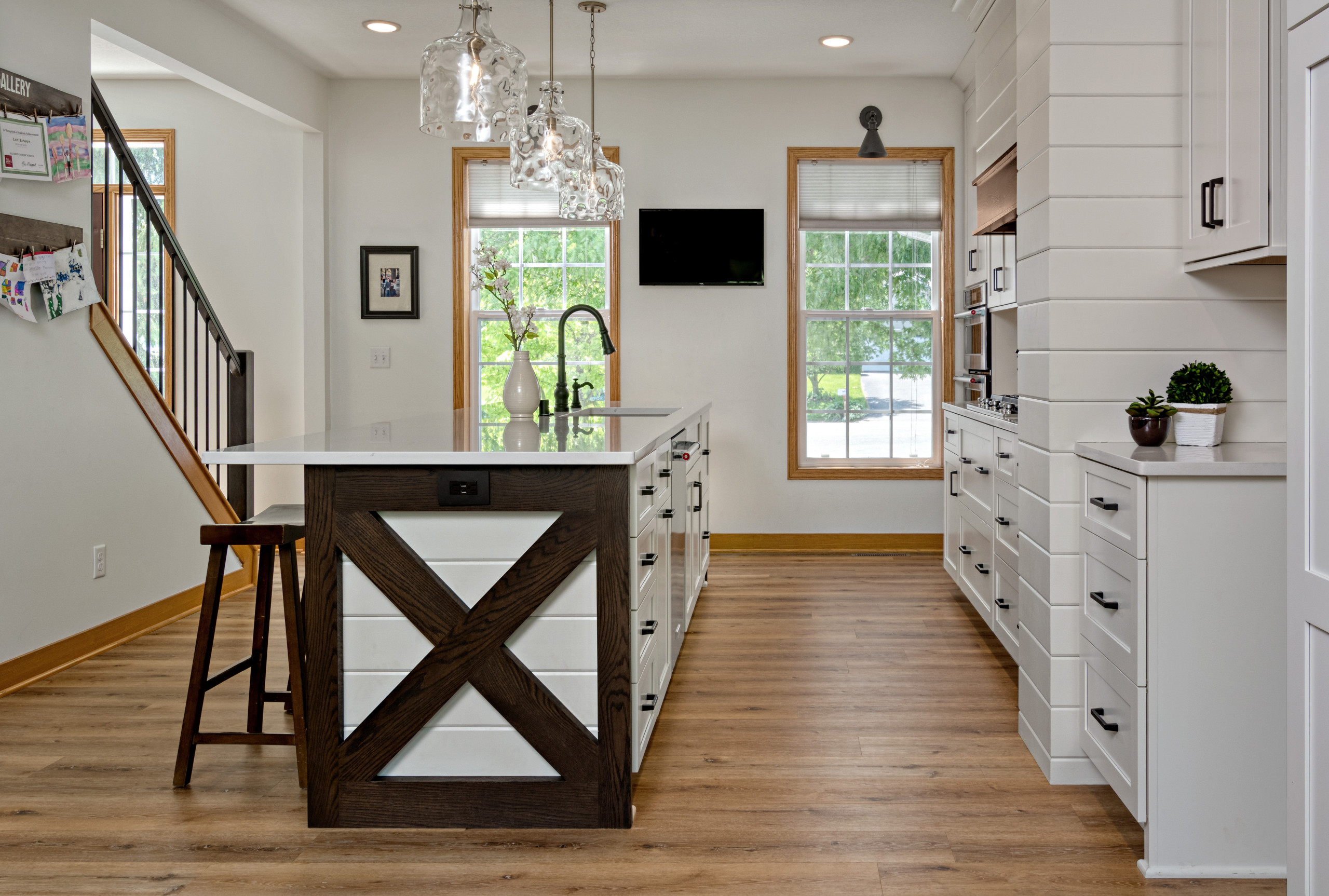 Honey Oak Kitchen Cabinets Farmhouse - Photos & Ideas | Houzz