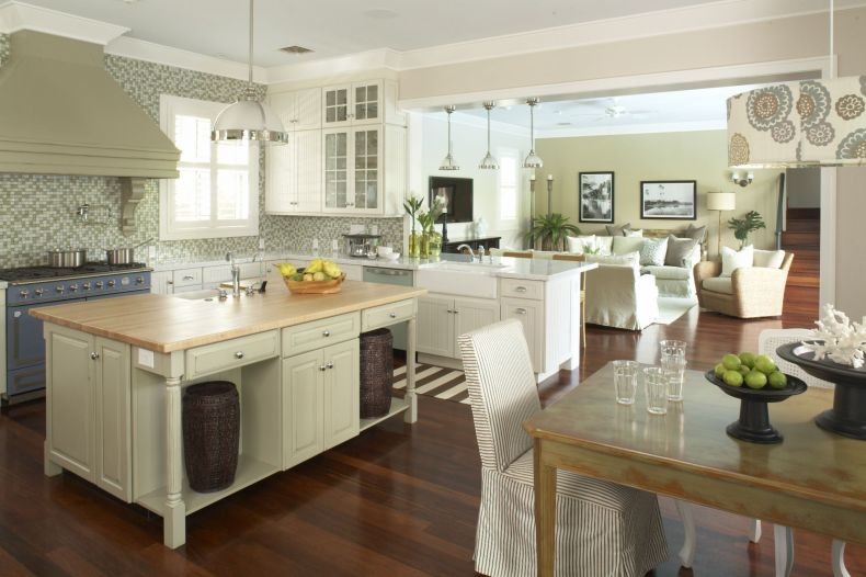 Example of a classic kitchen design in Hawaii