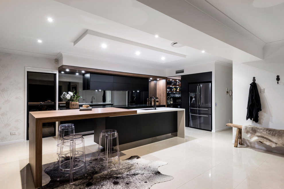 Example of a trendy kitchen design in Gold Coast - Tweed