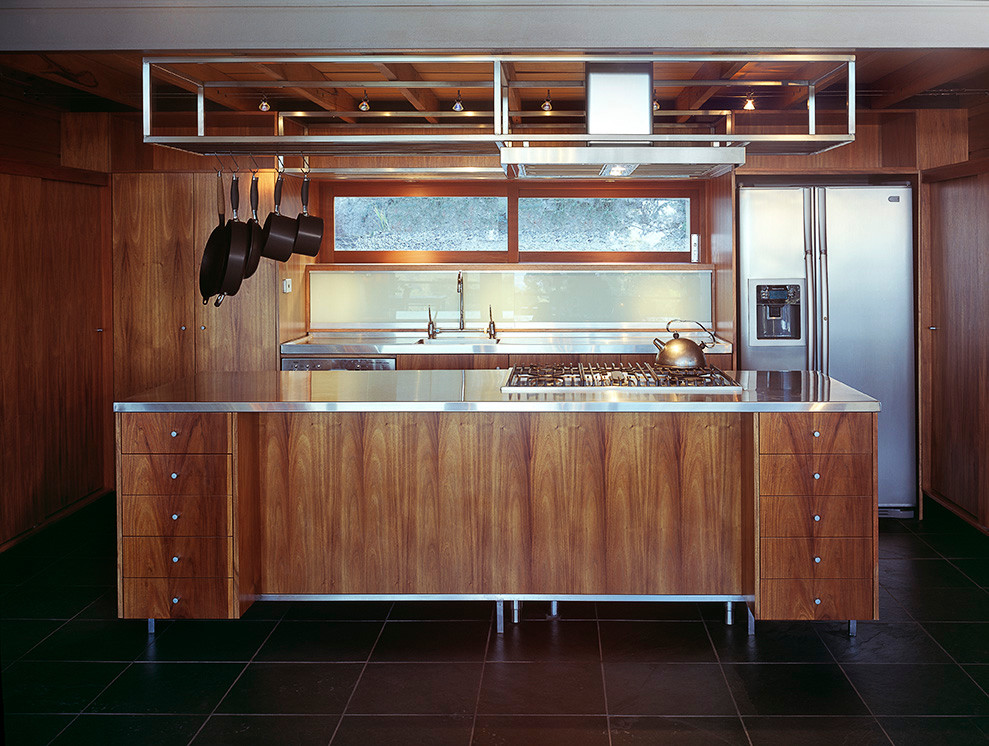 シドニーにあるトロピカルスタイルのおしゃれなキッチンの写真