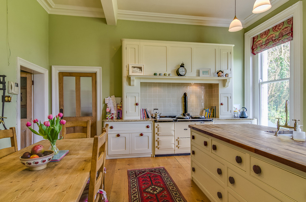 Elegant kitchen photo in Belfast