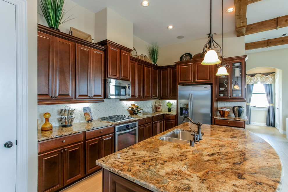 Houston, Texas | Hidden Lakes - Premier Mahogany Kitchen ...