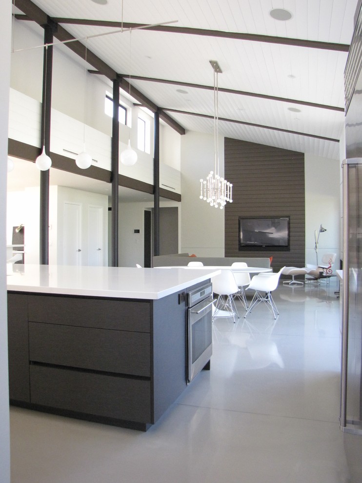 Inspiration for a mid-century modern kitchen remodel in Orange County