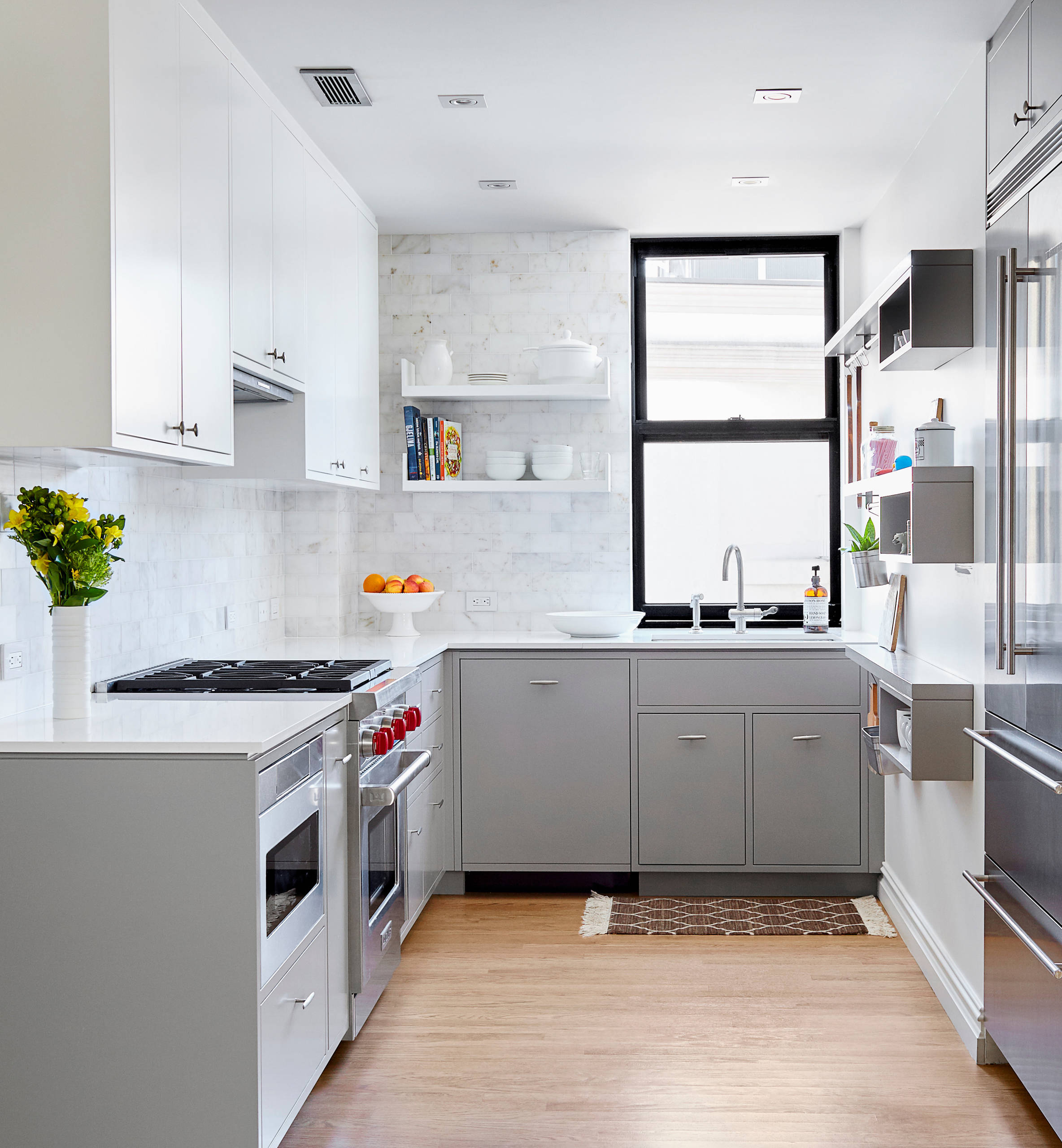 75 Beautiful Small Kitchen With Gray Cabinets Pictures Ideas December 2020 Houzz