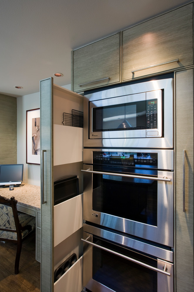 Example of a transitional kitchen design in Portland