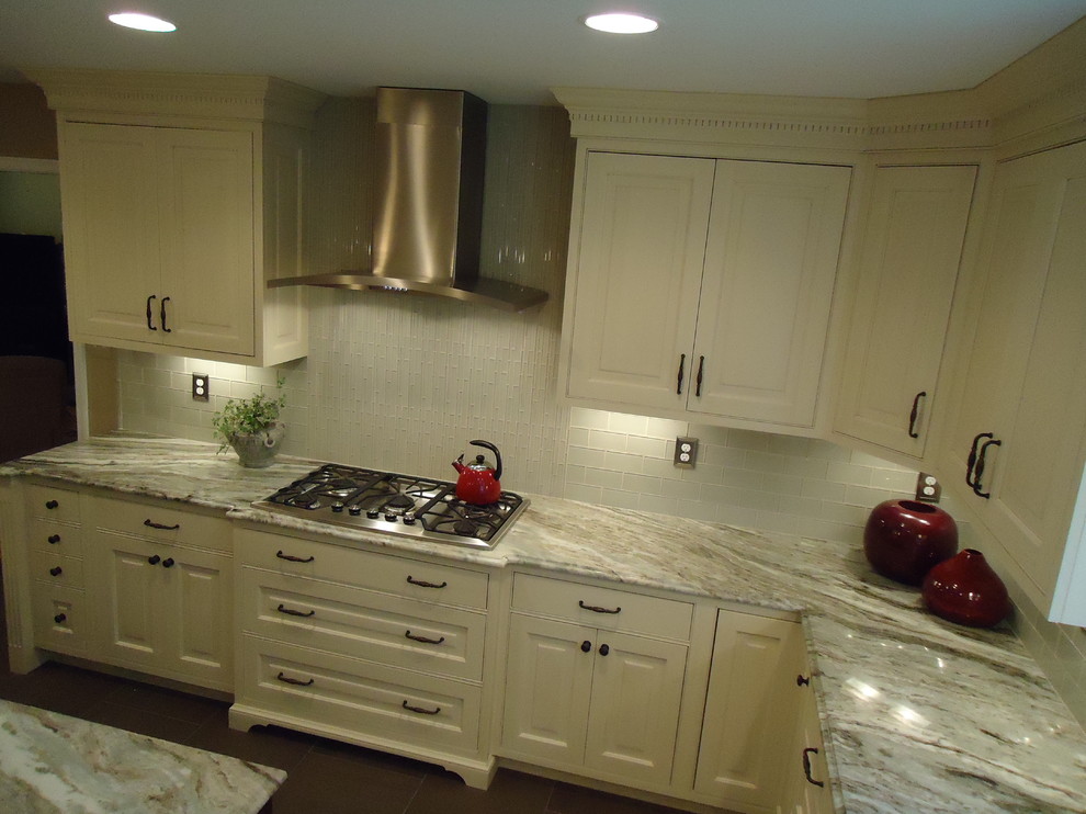 Example of a large classic kitchen design in DC Metro