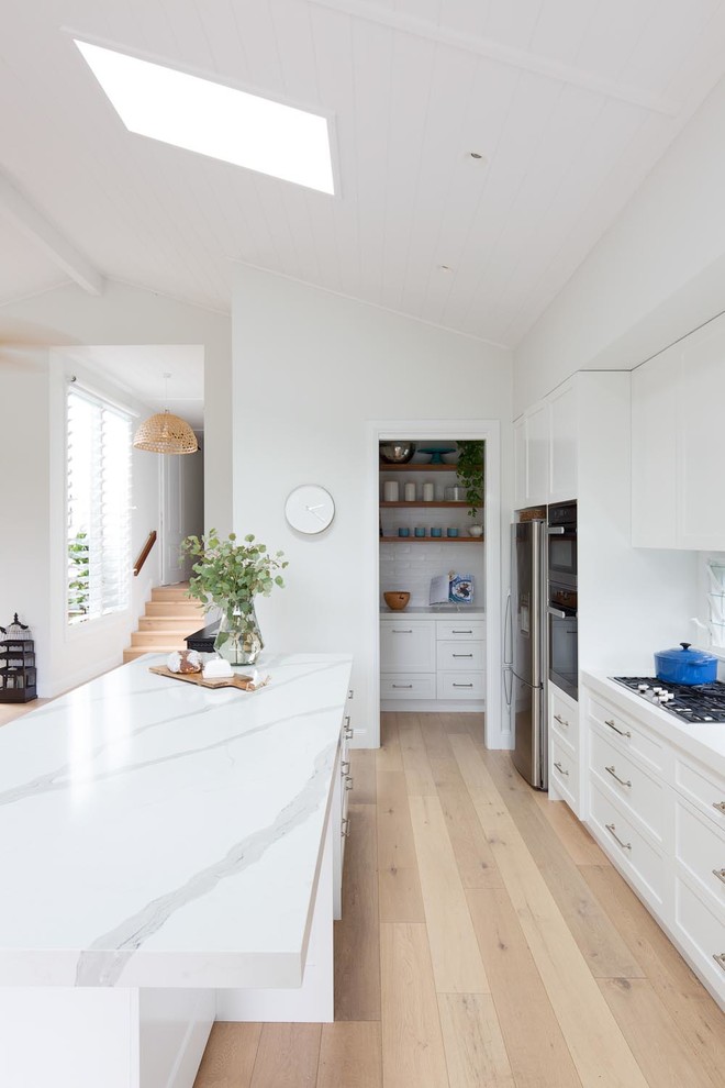 Kitchen - coastal kitchen idea in Sydney