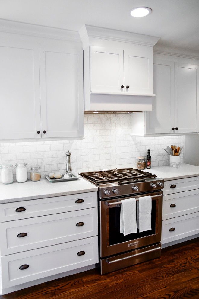 Inspiration for a mid-sized timeless u-shaped dark wood floor and brown floor enclosed kitchen remodel in Detroit with an undermount sink, shaker cabinets, white cabinets, quartz countertops, red backsplash, marble backsplash, stainless steel appliances and no island