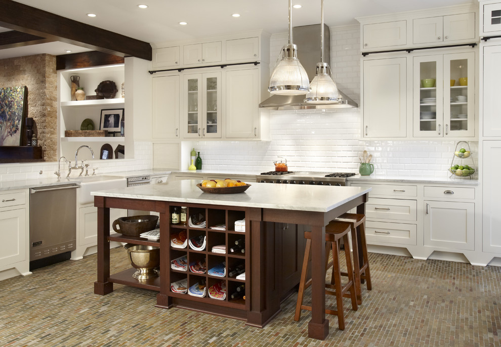 Kitchen - contemporary kitchen idea in Chicago with a farmhouse sink