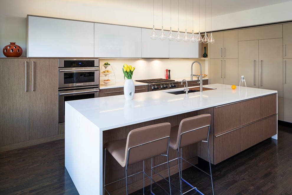 Eat-in kitchen - large modern l-shaped dark wood floor eat-in kitchen idea in Chicago with a single-bowl sink, flat-panel cabinets, medium tone wood cabinets, quartz countertops, stainless steel appliances, an island and white backsplash