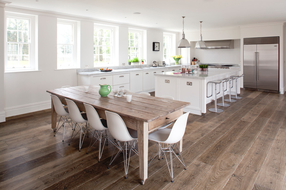 Example of a classic eat-in kitchen design in Wiltshire