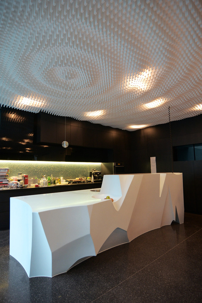 Esempio di una cucina abitabile minimalista di medie dimensioni