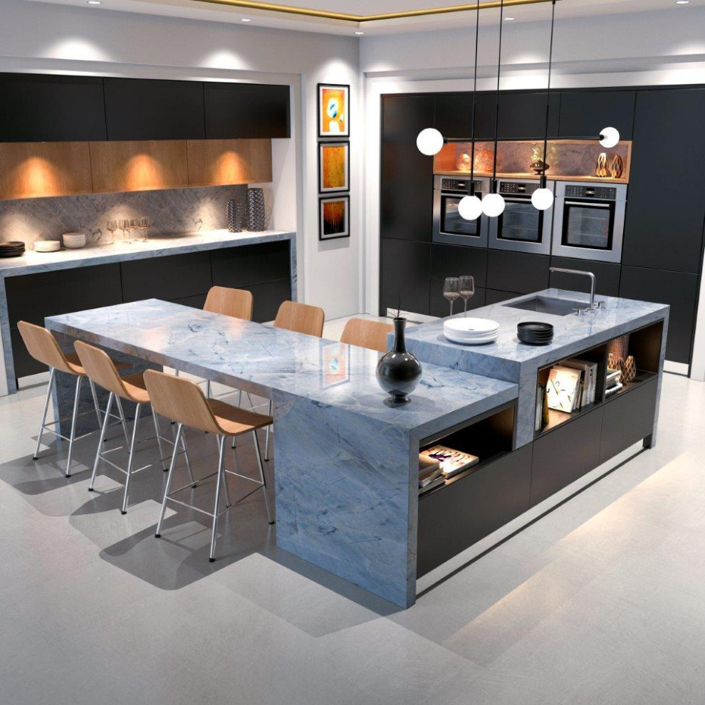 Идея дизайна: кухня в стиле модернизм с столешницей из кварцита, синим фартуком, фартуком из каменной плиты, островом и синей столешницей