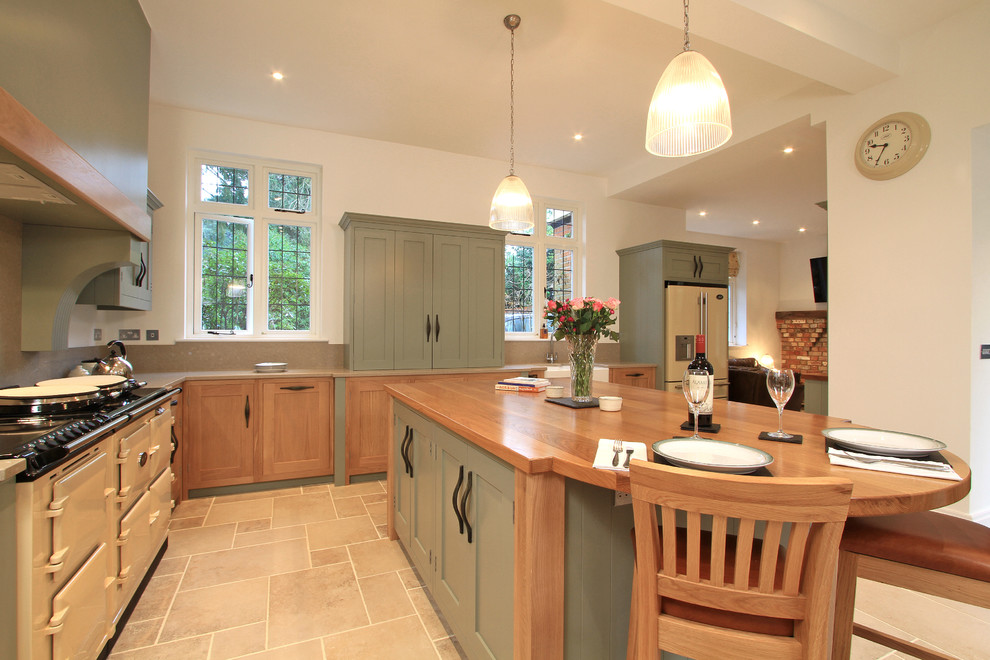 Example of a transitional l-shaped eat-in kitchen design in Hampshire with a double-bowl sink, shaker cabinets, light wood cabinets, quartz countertops, stone slab backsplash and colored appliances