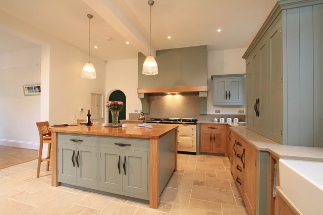 In-Frame Oak & Painted Shaker Kitchen in Farrow & Ball Pigeon - Klassisch  modern - Küche - Hampshire - von BP Kitchens & Interiors | Houzz