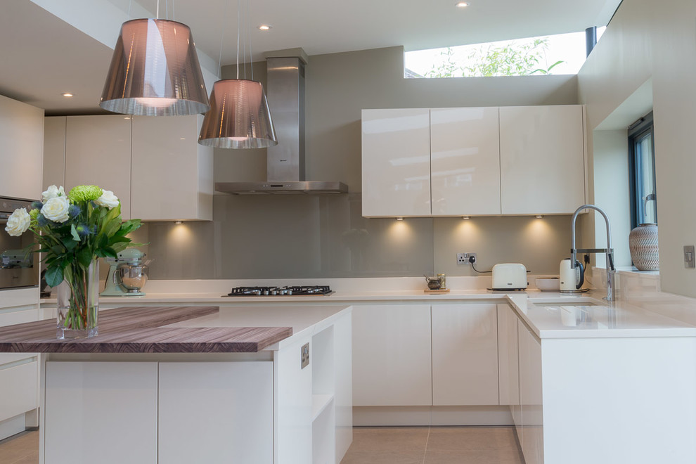 Photo of a medium sized contemporary kitchen in Berkshire.