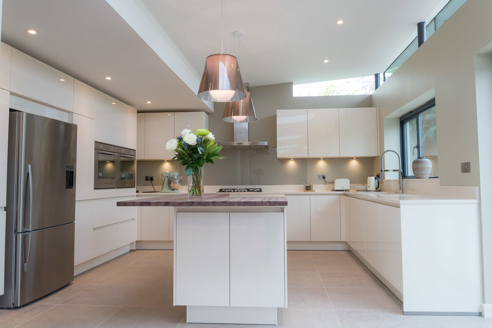 This is an example of a medium sized contemporary kitchen in Berkshire.