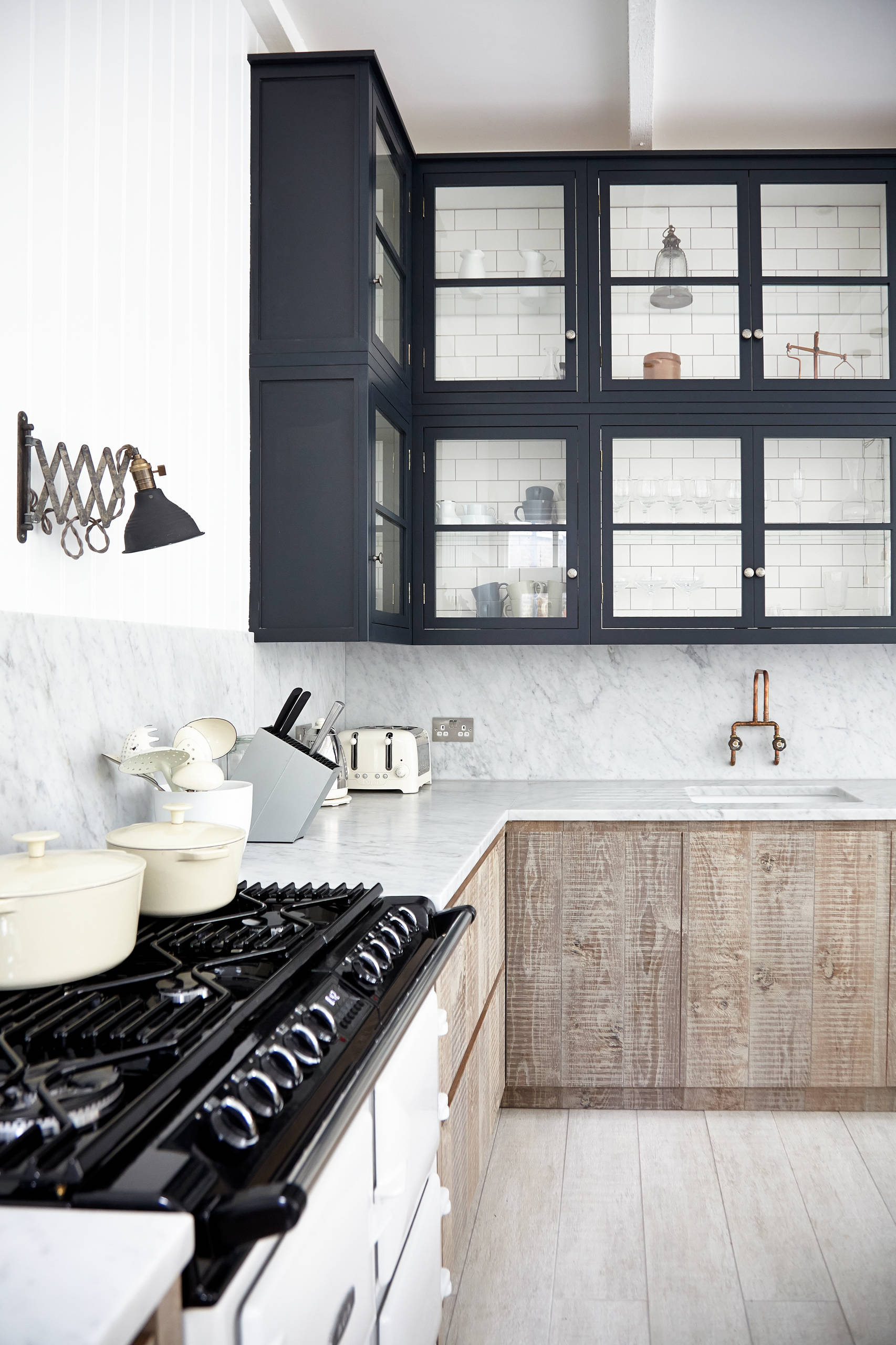 https://st.hzcdn.com/simgs/pictures/kitchens/industrial-chic-blakes-london-img~0e41aa700373a1d6_14-6841-1-953f25b.jpg