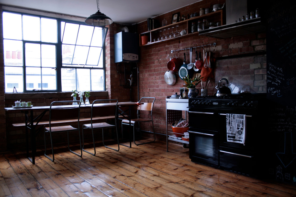 ロンドンにあるインダストリアルスタイルのおしゃれなキッチンの写真