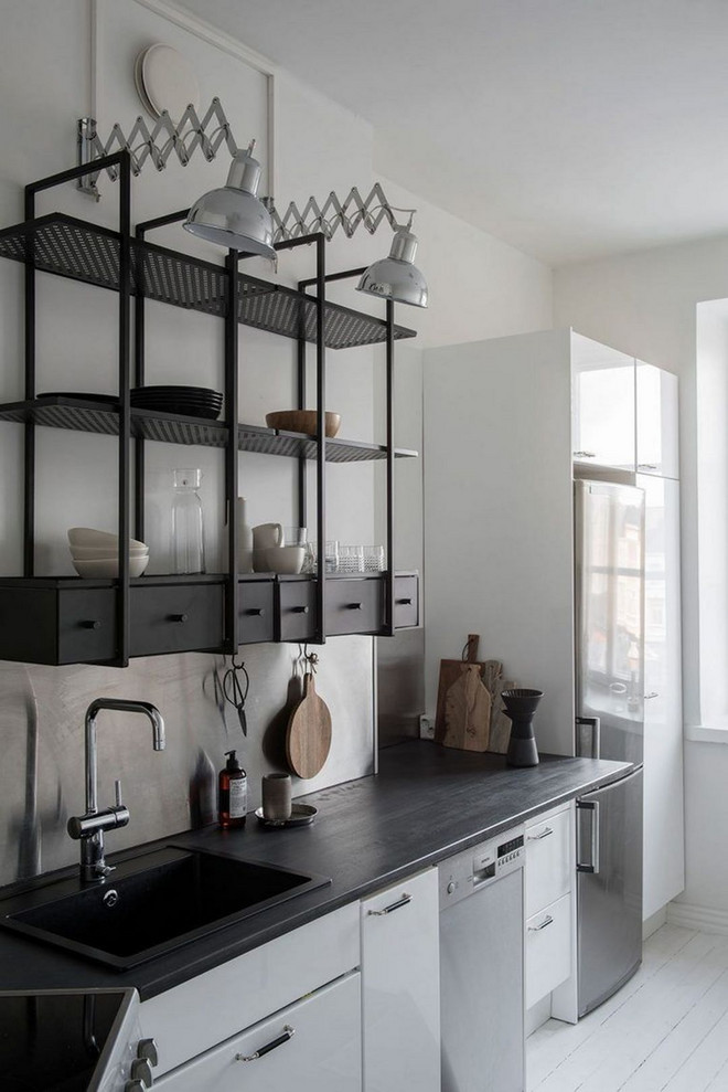 Idéer för att renovera ett mellanstort industriellt svart svart kök, med en nedsänkt diskho, släta luckor, vita skåp, laminatbänkskiva, rostfria vitvaror, klinkergolv i keramik, en köksö och vitt golv