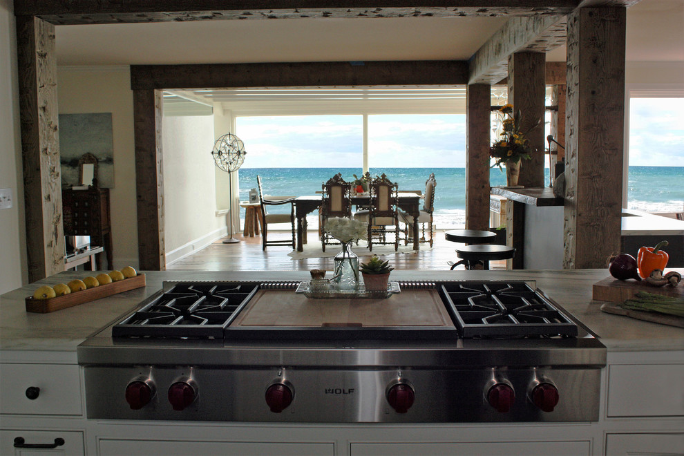 Immagine di una cucina stile marino