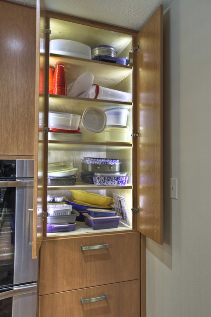 Inside Cabinet lighting - Modern - Kitchen - Houston - by GB General  Contractors | Houzz IE
