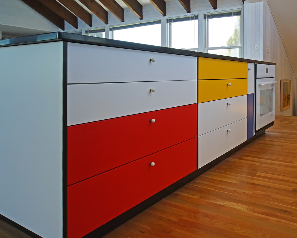 Example of a mid-century modern kitchen design in Boston