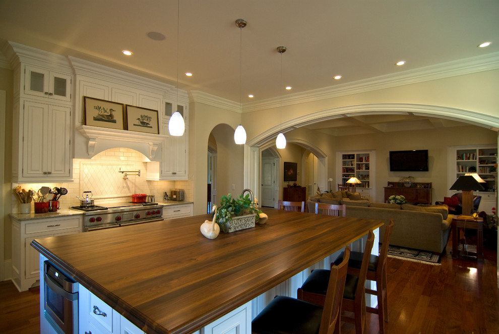 Elegant kitchen photo in Charlotte
