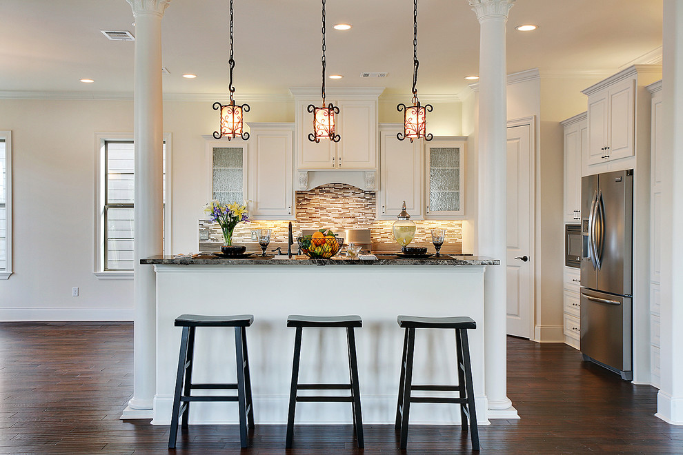 Kitchen - traditional kitchen idea in New Orleans with stainless steel appliances