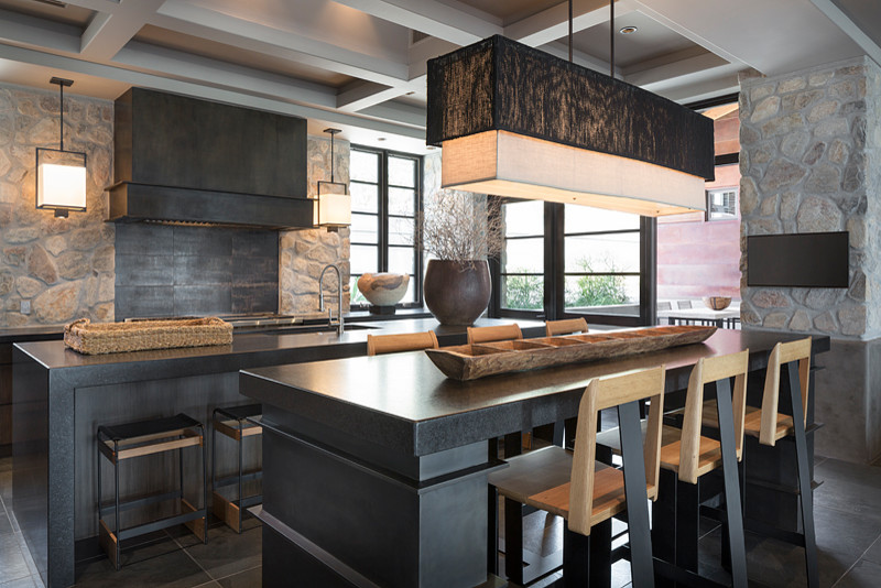 На фото: большая параллельная кухня-гостиная в стиле модернизм с врезной мойкой, полом из сланца, черным полом, фартуком из каменной плитки, столешницей из бетона и двумя и более островами