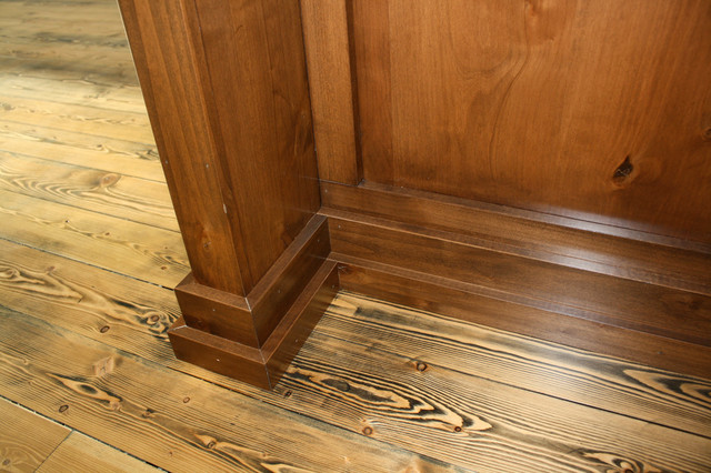 Invermere Kitchen - Knotty Alder Hickory Stain - Traditional - Kitchen