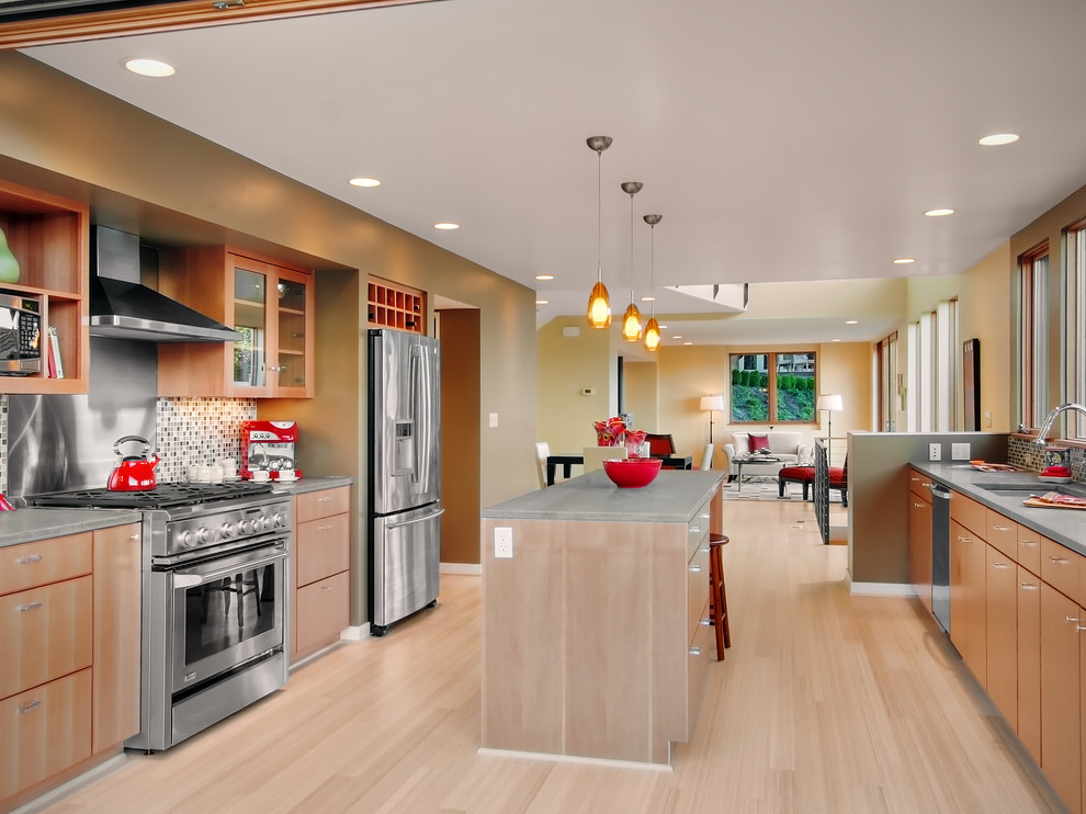 Trendy kitchen photo in Seattle with stainless steel appliances