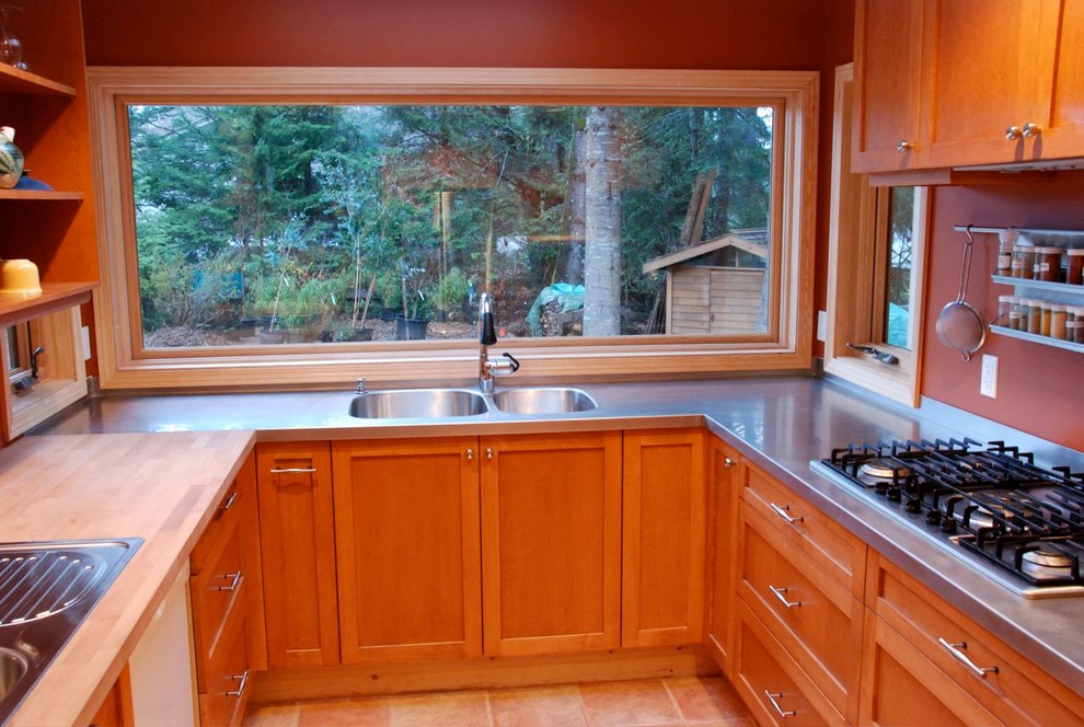 Elegant kitchen photo in Vancouver