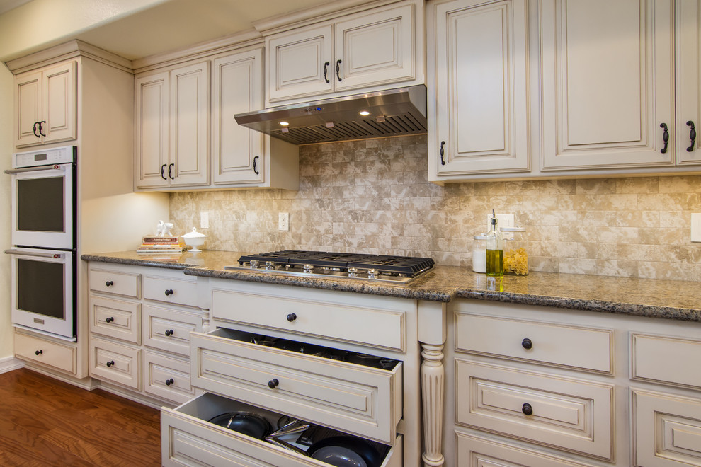 Island Affair Farmhouse Kitchen Los Angeles by Lenton Company