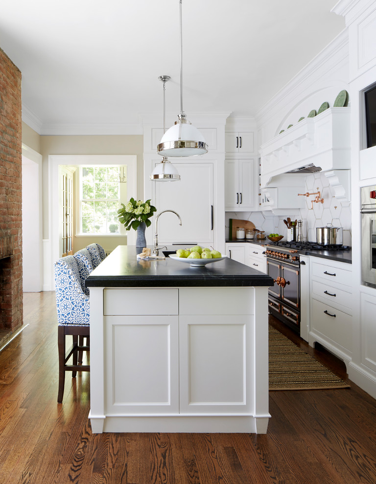 Inspiration for a mid-sized timeless kitchen remodel in New York