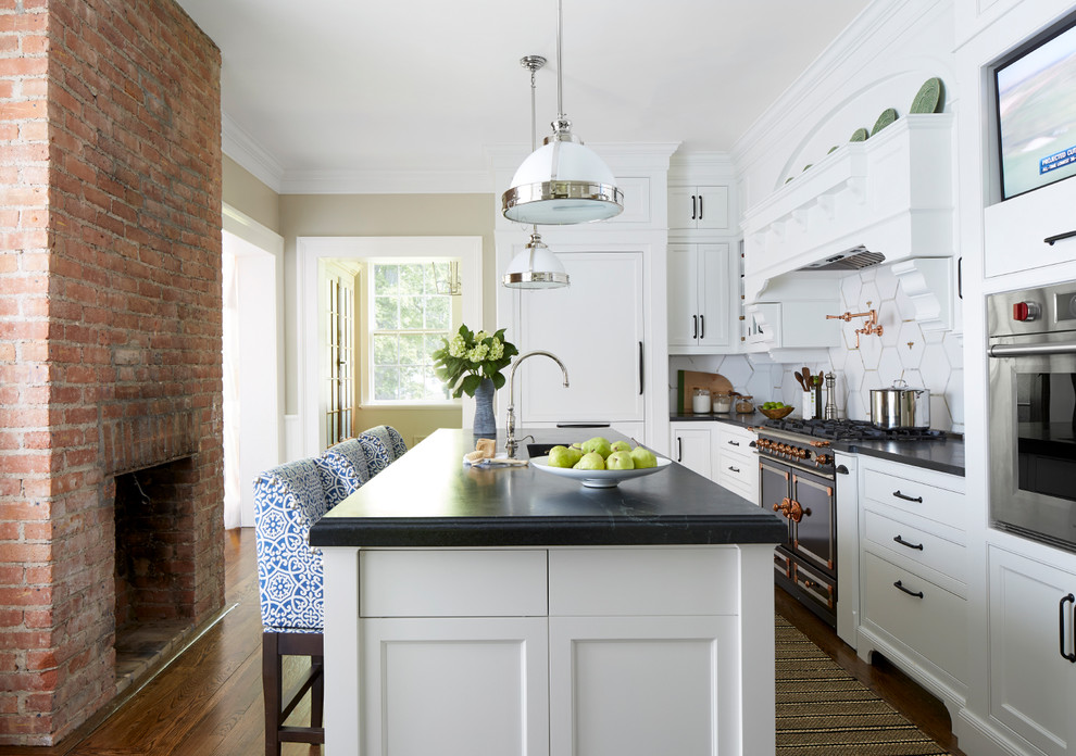 Mid-sized elegant kitchen photo in New York
