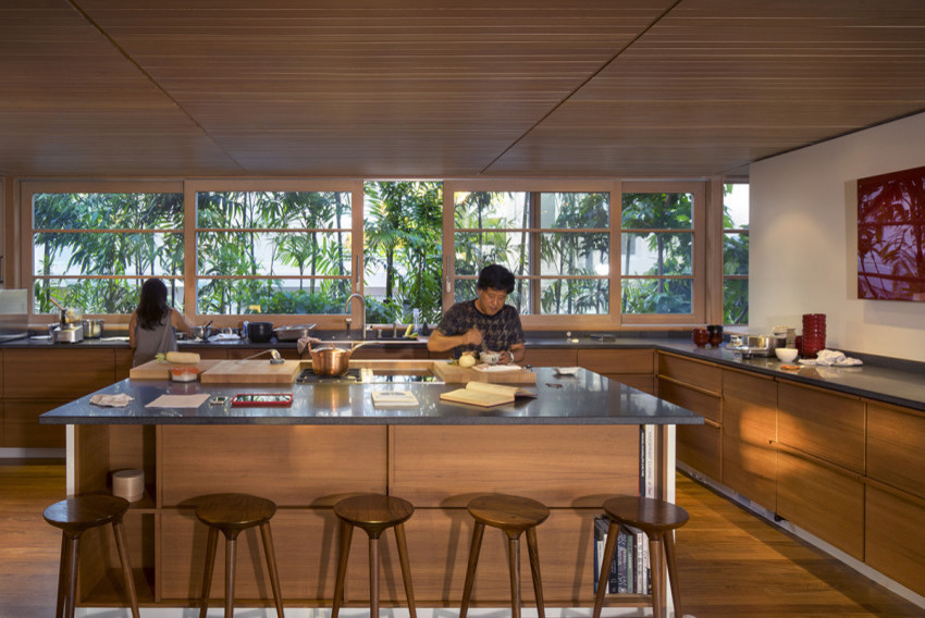 This is an example of a large contemporary kitchen in Hawaii.