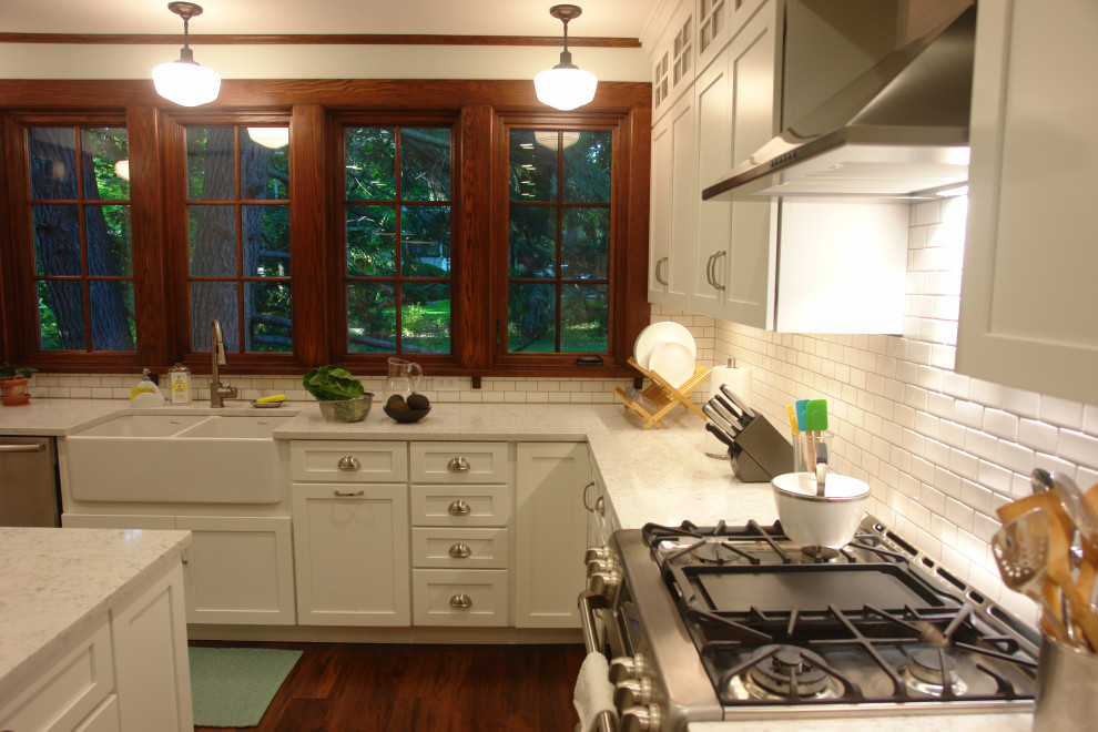 Kitchen - french country kitchen idea in New York