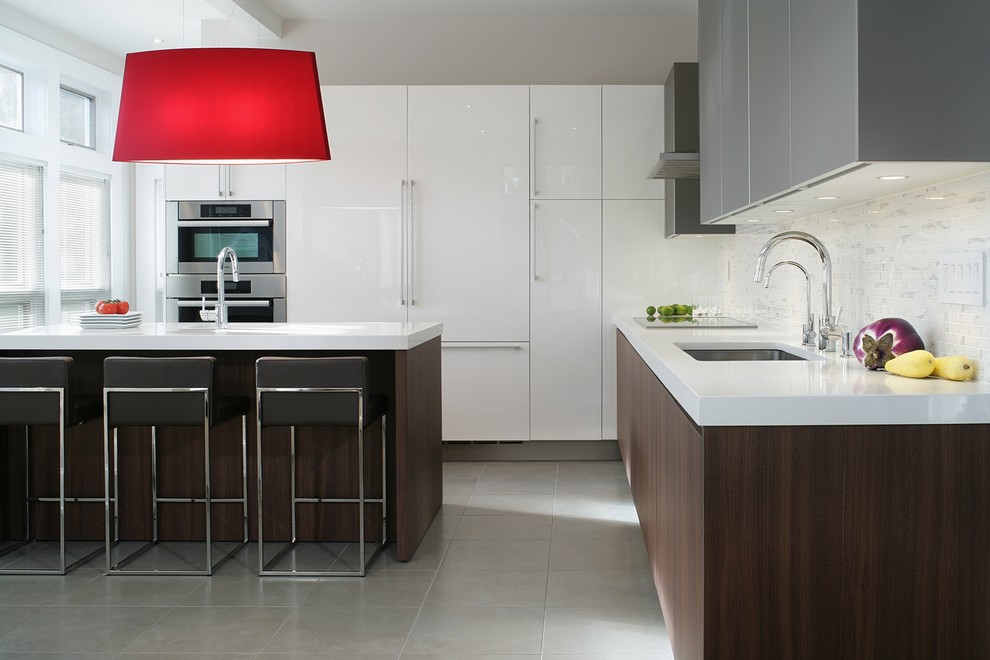 Modern kitchen in New York with integrated appliances, a single-bowl sink, flat-panel cabinets and white cabinets.