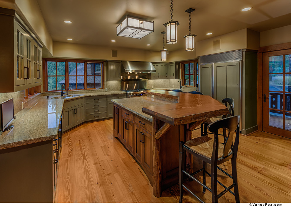 Inspiration for a rustic kitchen remodel in Sacramento