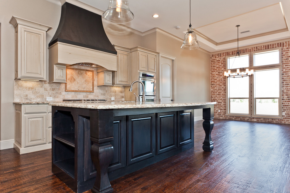 Inspiration for a timeless kitchen remodel in Dallas