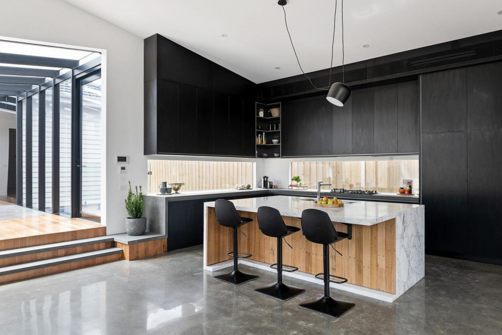 Moderne Küche in L-Form mit Unterbauwaschbecken, flächenbündigen Schrankfronten, schwarzen Schränken, Rückwand-Fenster, Betonboden, Kücheninsel, grauem Boden, weißer Arbeitsplatte und gewölbter Decke in Melbourne