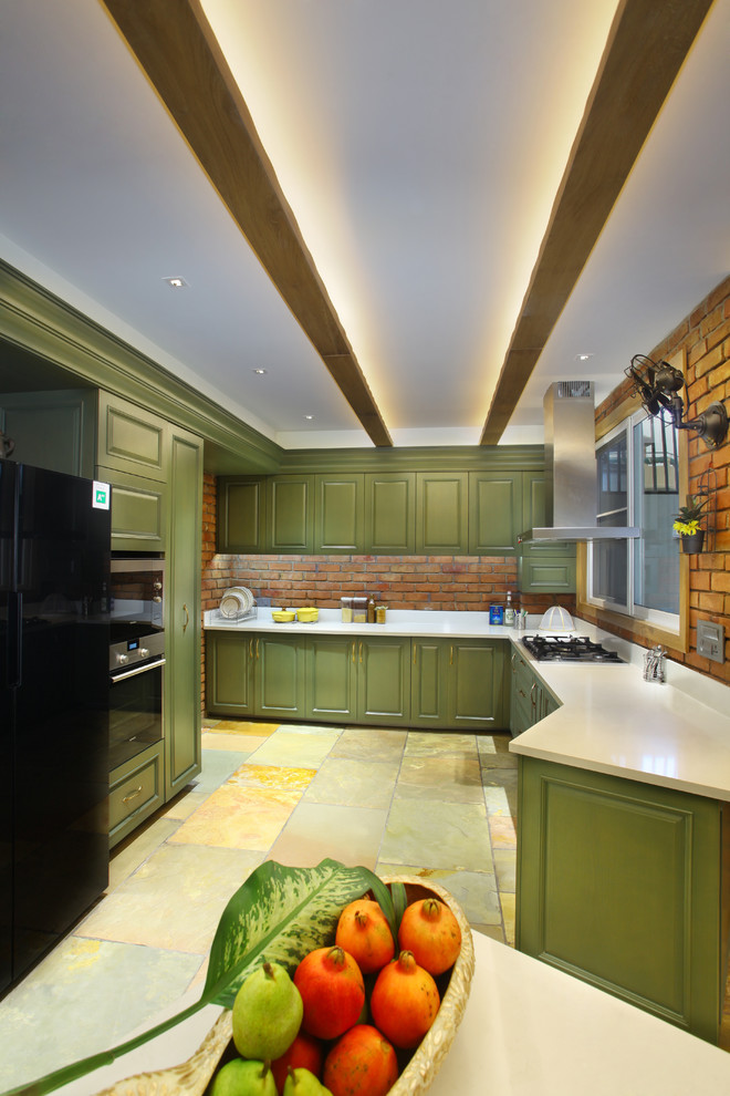 Idéer för att renovera ett avskilt, mellanstort funkis beige beige kök, med luckor med upphöjd panel, gröna skåp, rött stänkskydd, stänkskydd i tegel, rostfria vitvaror och flerfärgat golv