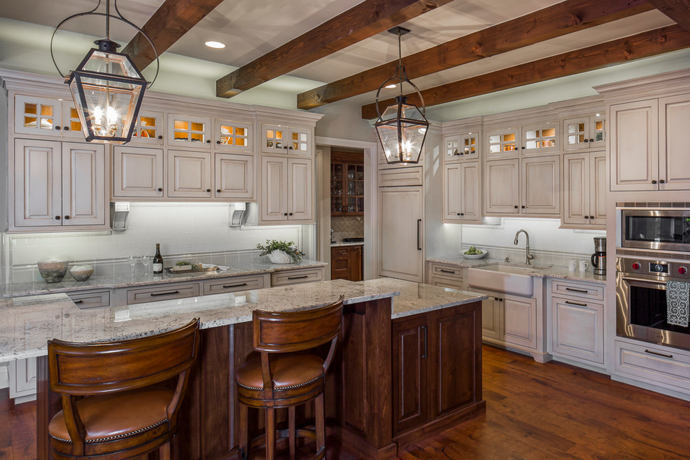 Inspiration for a farmhouse kitchen remodel in Austin