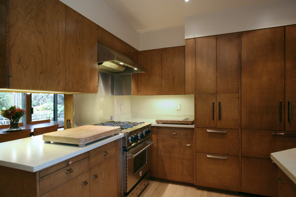 Inspiration for a 1960s kitchen remodel in Portland