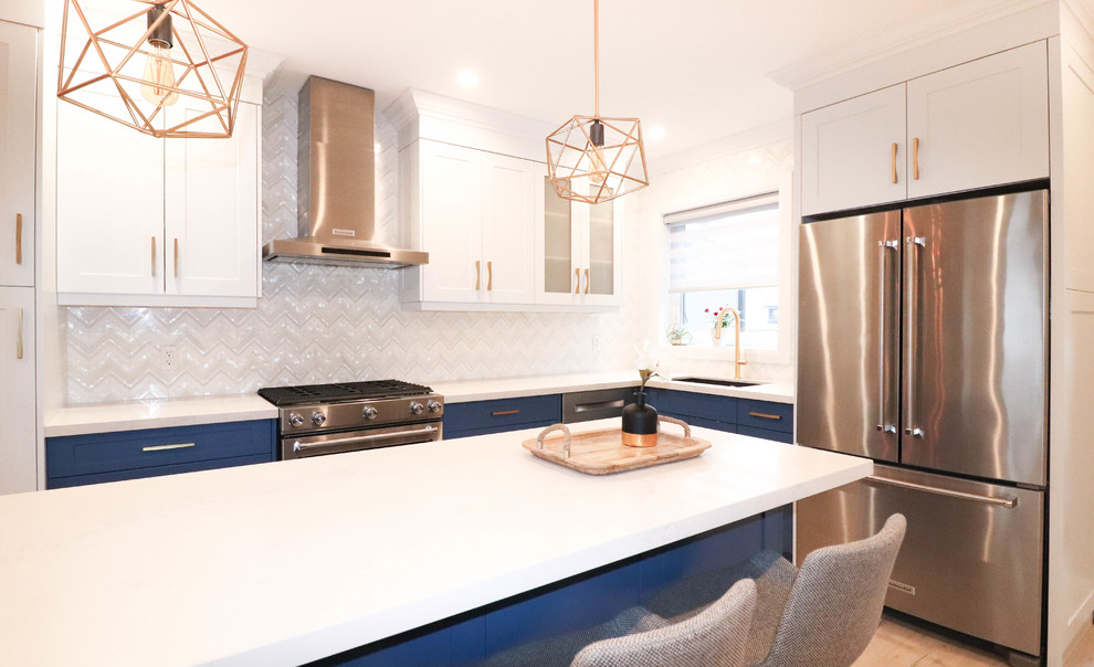 Photo of a small traditional l-shaped kitchen/diner in Toronto with a submerged sink, shaker cabinets, white cabinets, quartz worktops, white splashback, ceramic splashback, stainless steel appliances, light hardwood flooring, an island, beige floors and white worktops.